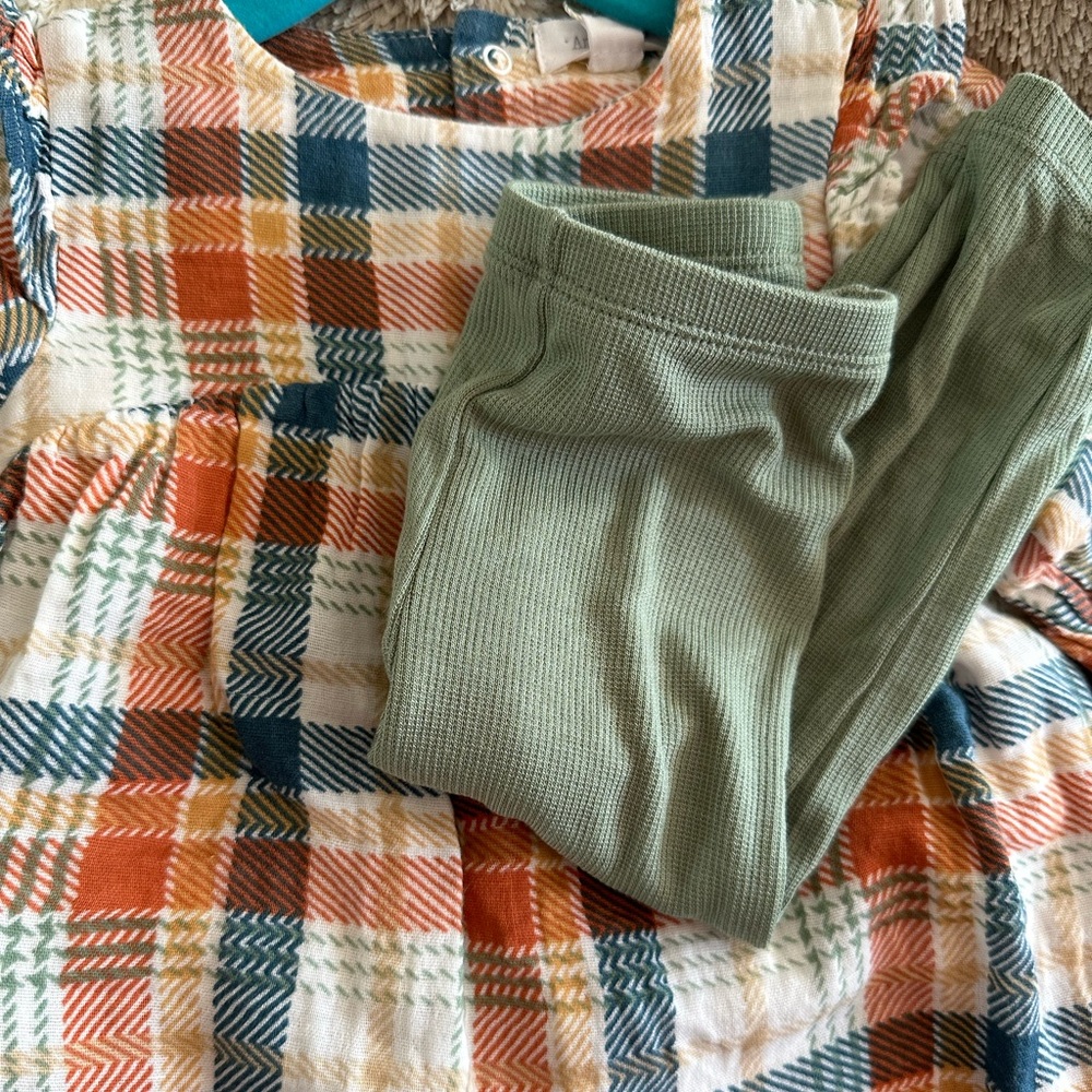 Angel Dear Muslin Ruffle Top and Legging 6-12M NWT - Picture 4 of 4